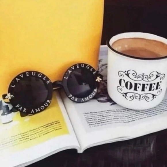 L'Aveugle Par Amour Round Bee Vintage Word Letter Black Unisex Sunglasses - Picture 3 of 4